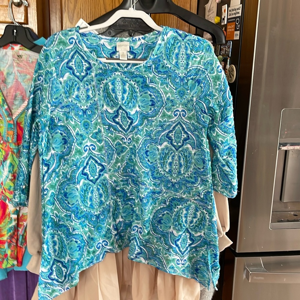Chico’s Zenergy Top Woman 2 or Large Green Blue Floral Texture Layered